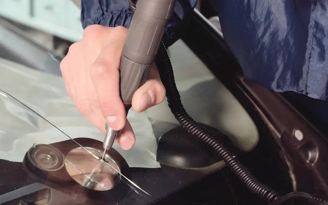 5 Reasons Fleets Should Prioritize Mobile Glass Service